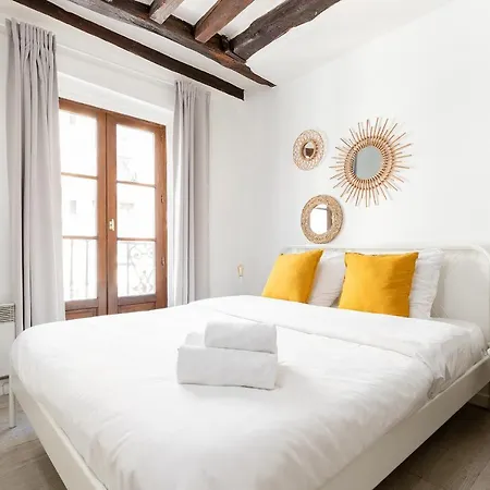 Bastille - Place Des Vosges - 30 Jours Min Apartment